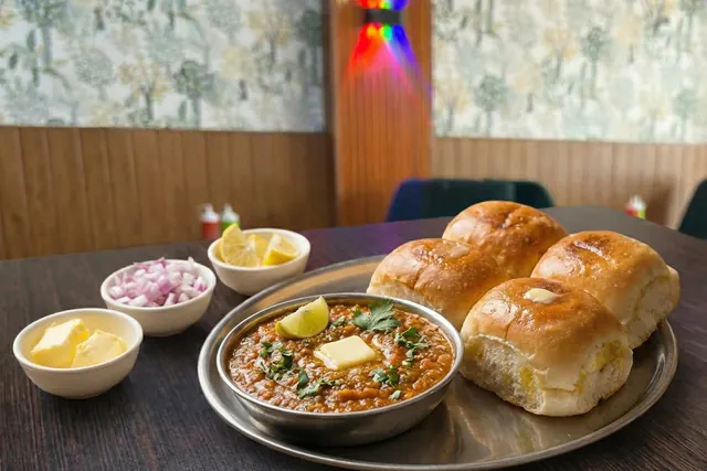 Pav bhaji with buttered pav, onion and lemon