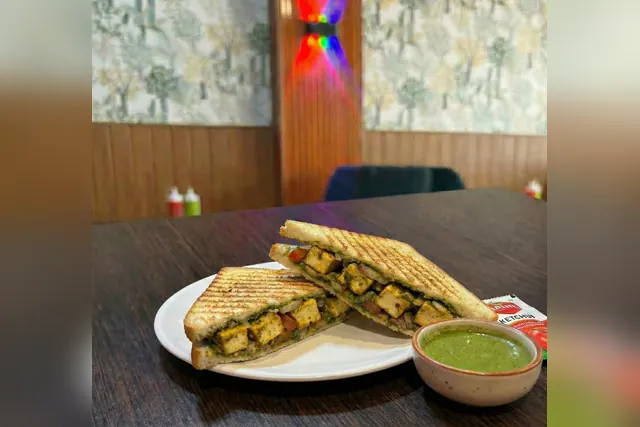 Grilled paneer sandwich with green chutney